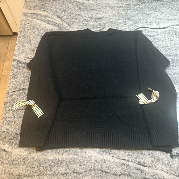 Chic Black Crew Neck, Bow Sweater - Picture 10 of 10